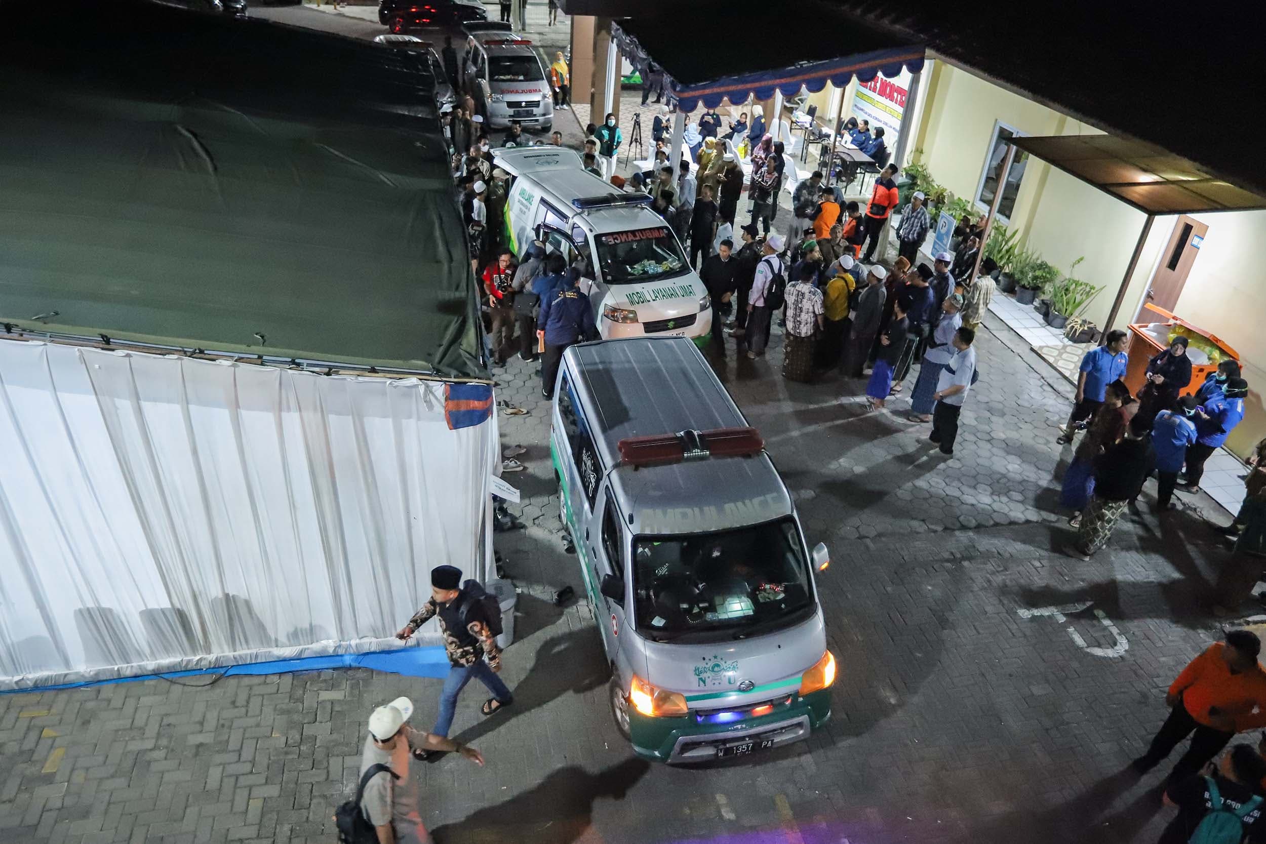 Alumni dan Anak Kiai Ponpes Tawarkan Badal Umrah untuk Korban Ambruknya Mushola Al-Khoziny