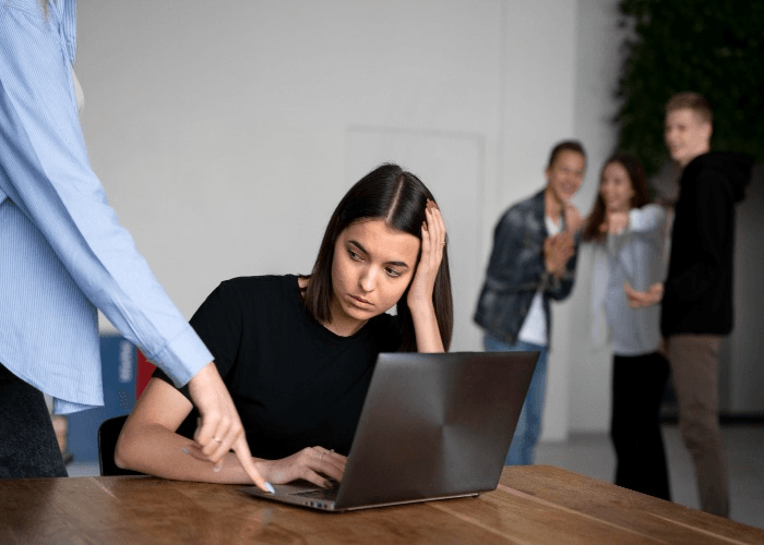 7 Cara Efektif Hadapi Bos yang Toxic di Tempat Kerja, Tanpa Drama!