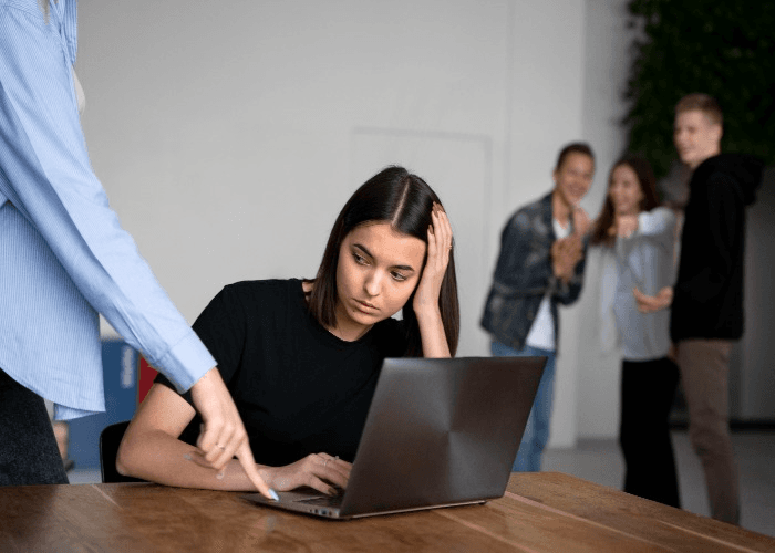 7 Cara Efektif Hadapi Bos yang Toxic di Tempat Kerja, Tanpa Drama!