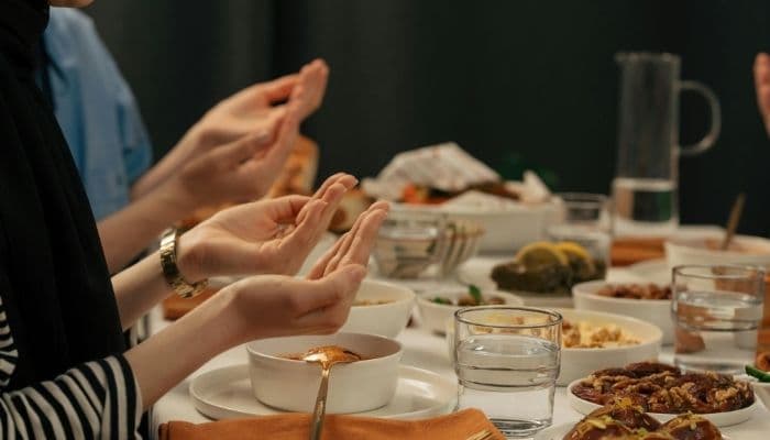 Cara Tetap Diet Saat Bulan Puasa: Sehat, Kenyang, dan Enggak Tersiksa