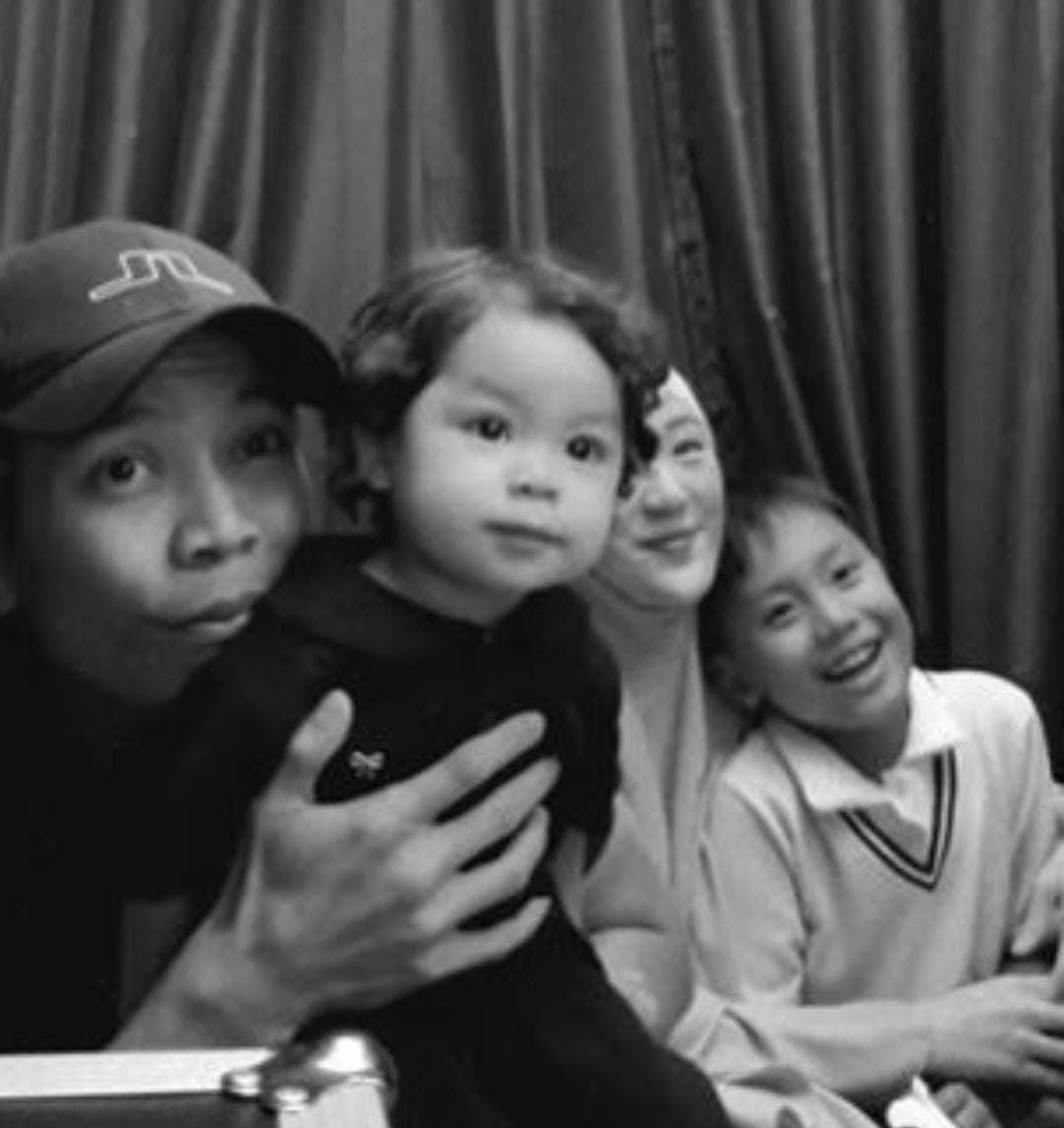 Isu Rumah Tangga Retak, Ikram Rosadi Bagi Potret Bersama Larissa Chou