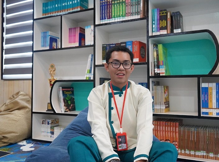 Bekerja Sambil Sekolah, Rafly Anak Samarinda Kini Punya Harapan Baru Berkat Sekolah Garuda