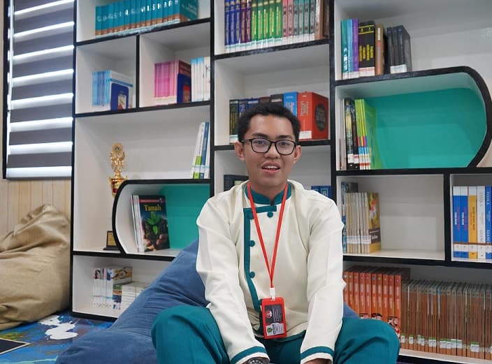 Bekerja Sambil Sekolah, Rafly Anak Samarinda Kini Punya Harapan Baru Berkat Sekolah Garuda