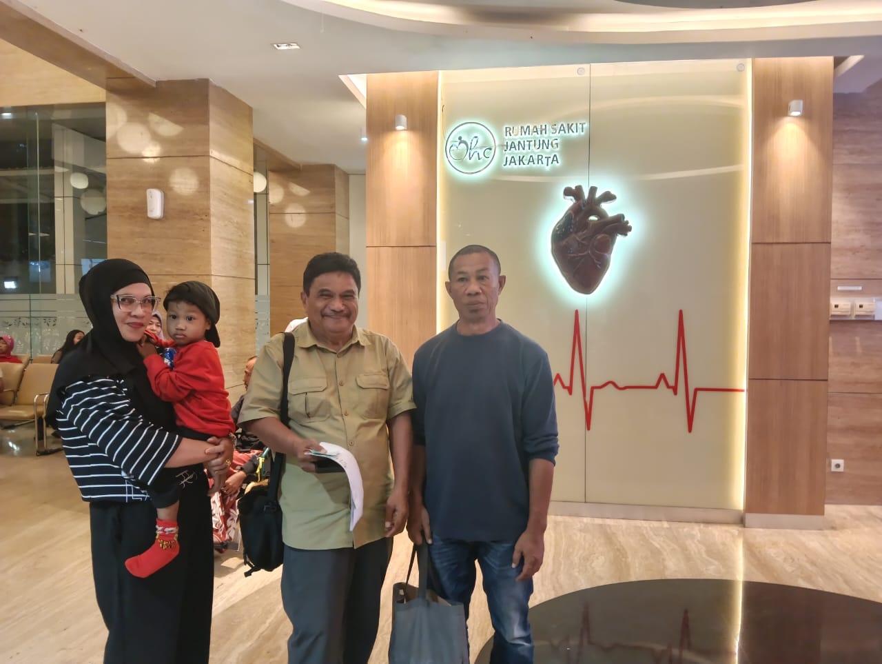 Sentuhan Kepedulian Haji Robert bersama NHM Peduli, Membawa Harapan bagi Pasien Jantung dari Maluku Utara