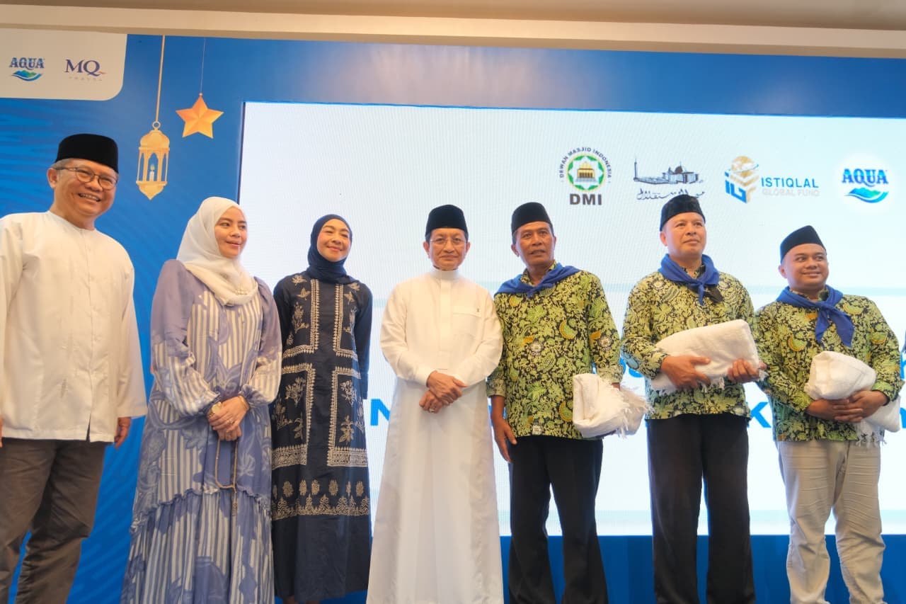 Menag Lepas Keberangkatan Umroh Khadimatul Masjid oleh AQUA, DMI, dan Masjid Istiqlal