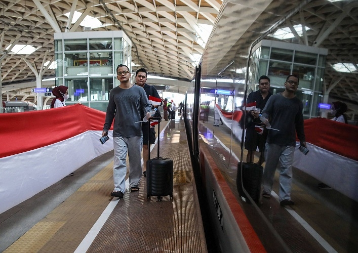 Mensesneg: Pemerintah Ingin Perpanjang Rute Kereta Cepat Jakarta-Surabaya