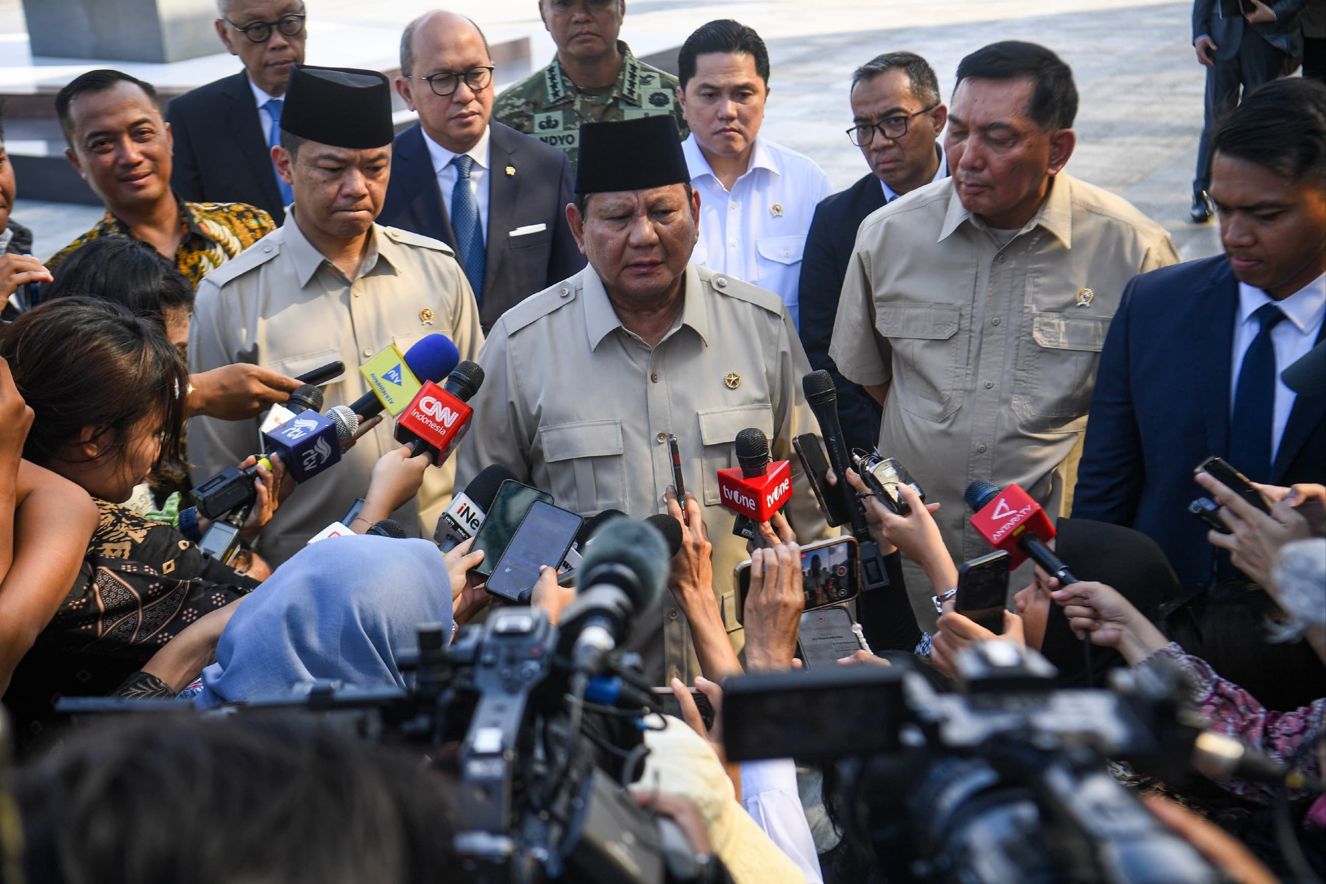 Temui Prabowo di Bandara Halim, Erick Thohir Minta Maaf Timnas Indonesia Gagal ke Piala Dunia 2026