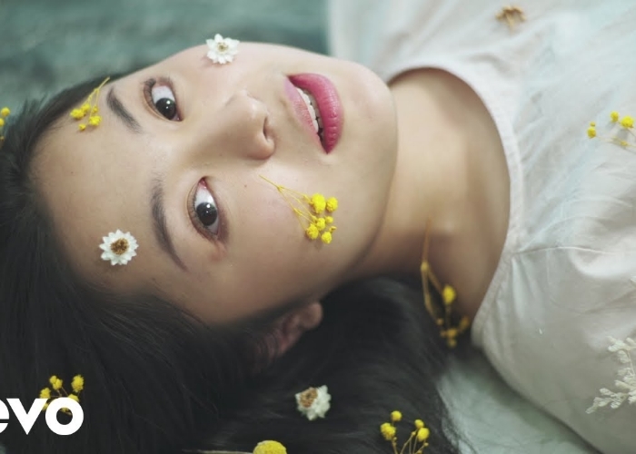 Lirik dan Chord Lagu Apa Mungkin dari Bernadya: Kunci Gitar Lengkap untuk Pemula!