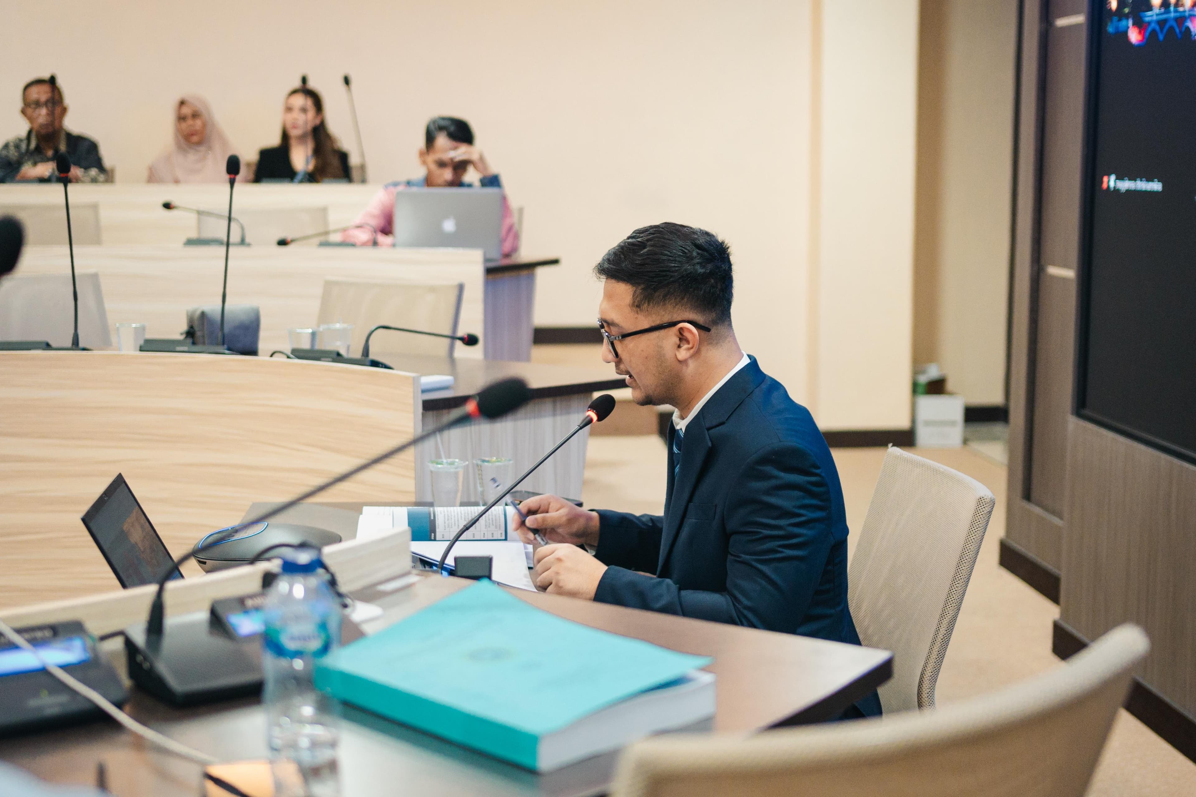 Anggota Fraksi PAN Tom Liwafa Raih Gelar Doktor dari Universitas Airlangga