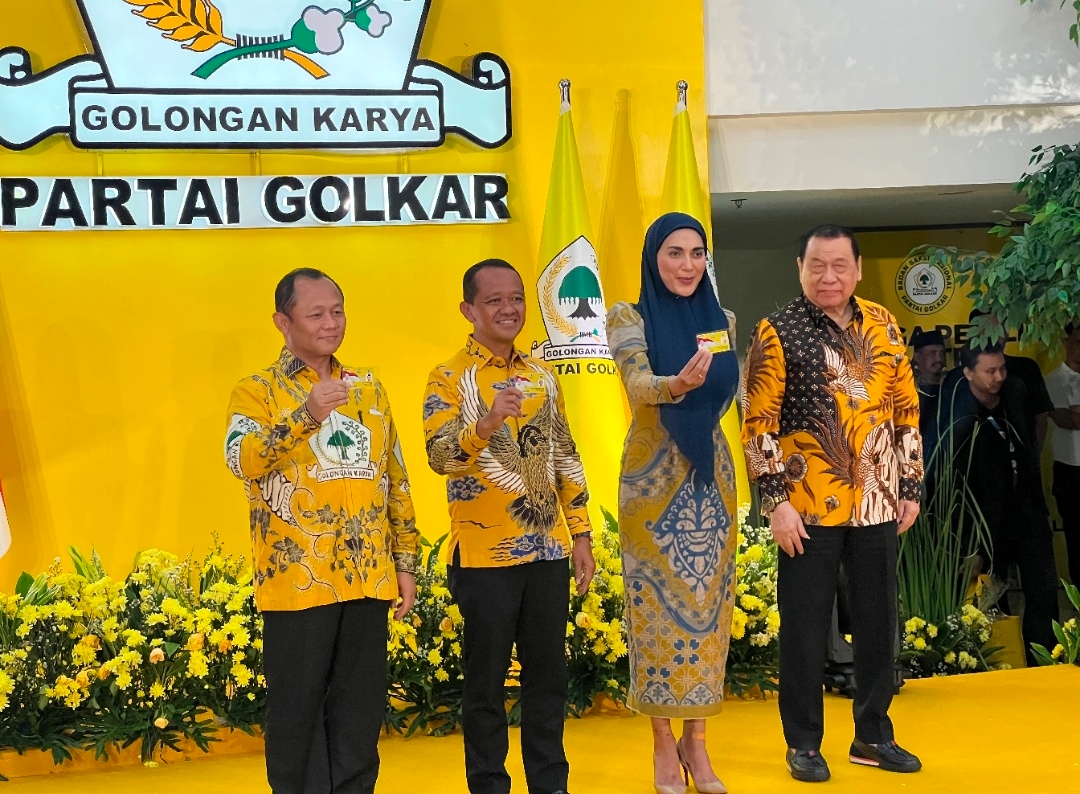 HUT ke-61 Golkar: Berbagi Santunan, Potong Tumpeng hingga Launching Desain KTA Baru
