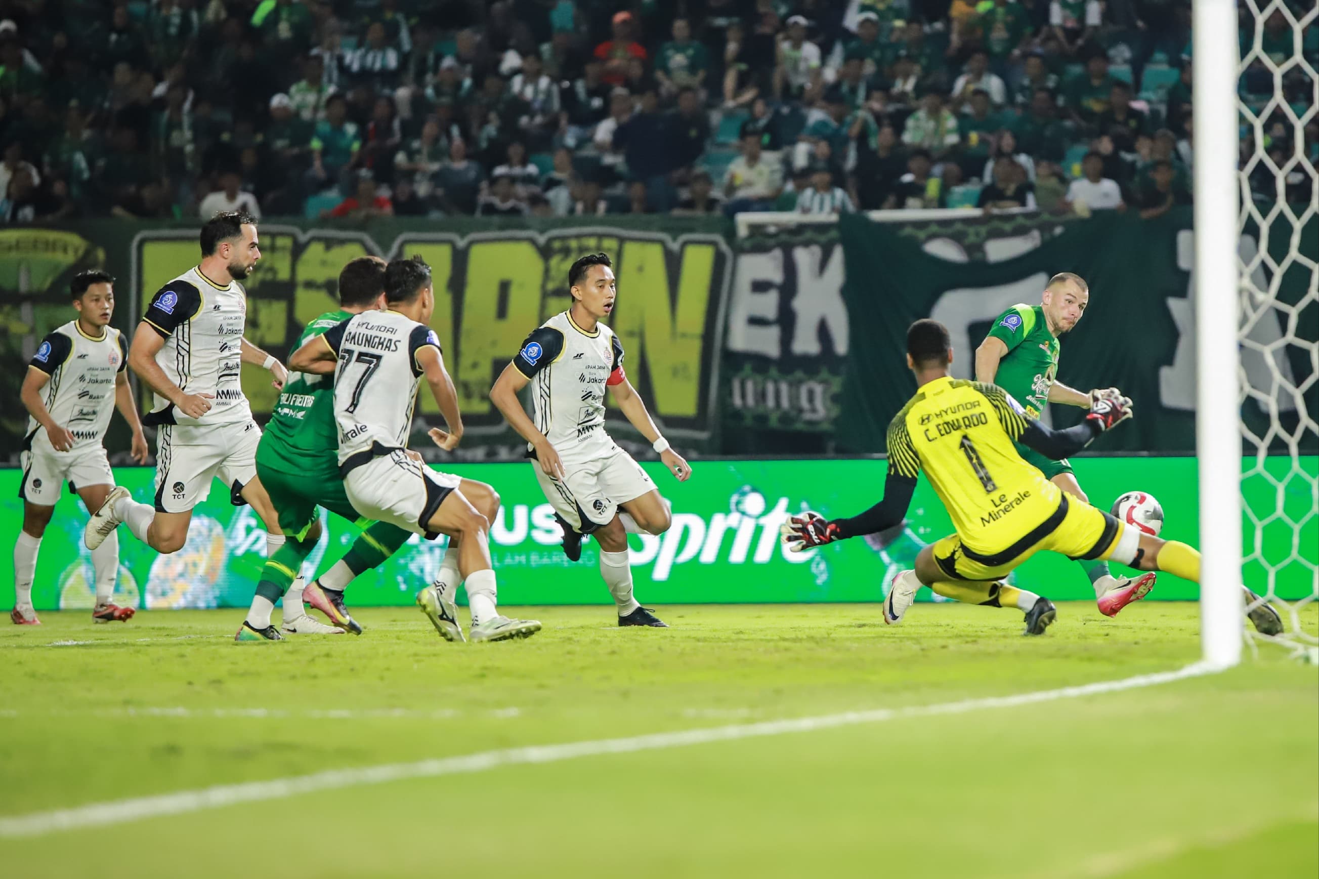 Mauricio Souza Puas dengan Pertahanan Persija Jakarta Lawan Persebaya Surabaya