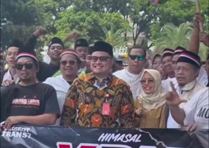 Ratusan Santri dan Alumni Lirboyo Gelar Long March di Kediri, Tuntut Chairul Tanjung Minta Maaf Langsung ke KH Anwar Manshur