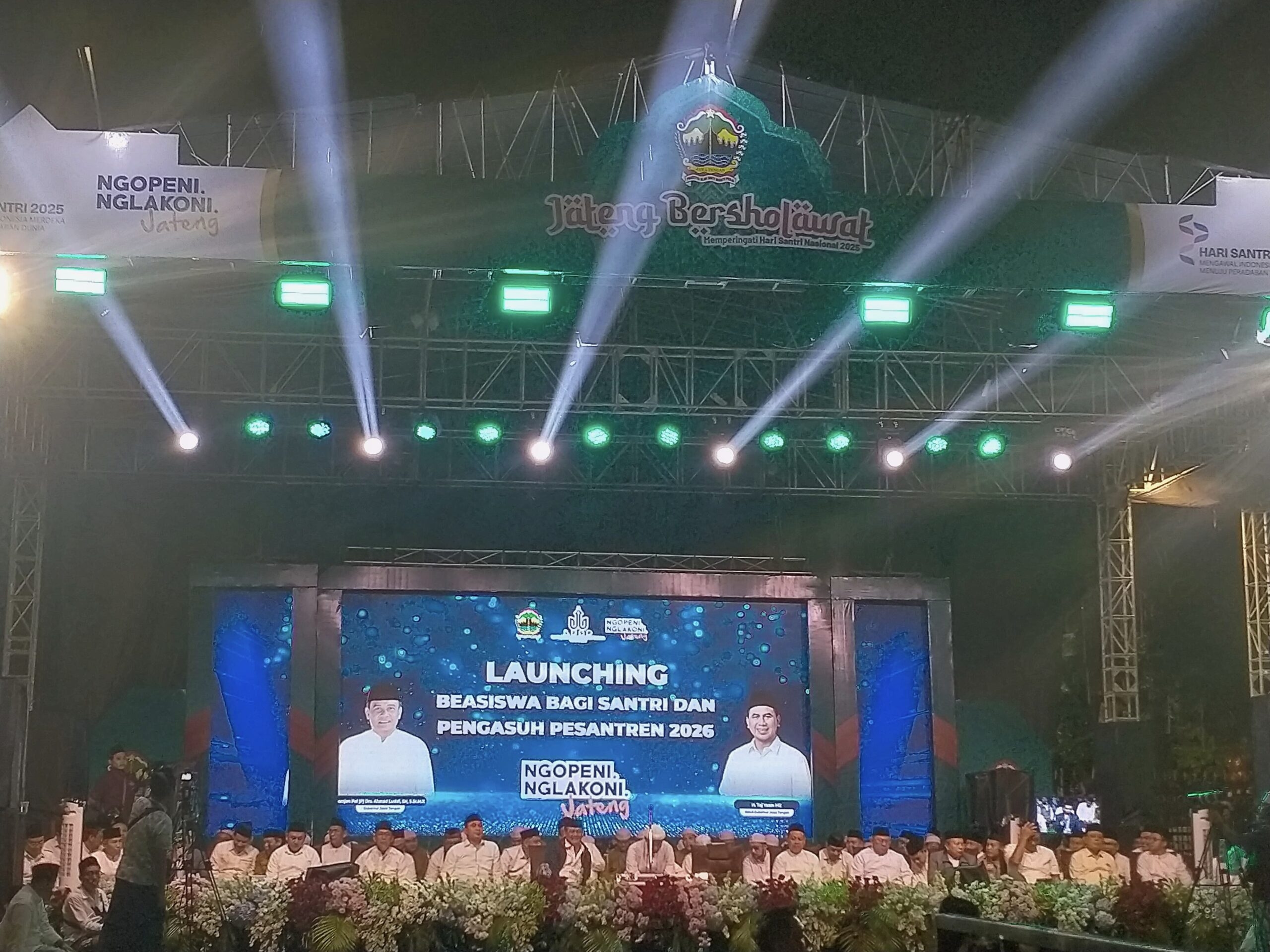 Kado Hari Santri, Gubernur Ahmad Luthfi Luncurkan Program Beasiswa Santri dan Pengasuh Pesantren