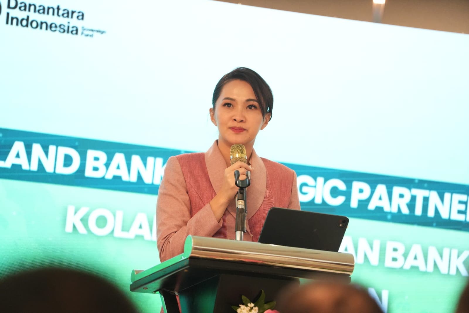 Gubernur Sherly Gencarkan Penanaman Kelapa di Maluku Utara: Permintaannya Sangat Tinggi