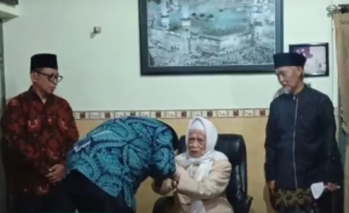 Chairul Tanjung Sowan ke Ponpes Lirboyo, Janji Tayangkan Program tentang Keunggulan Pesantren