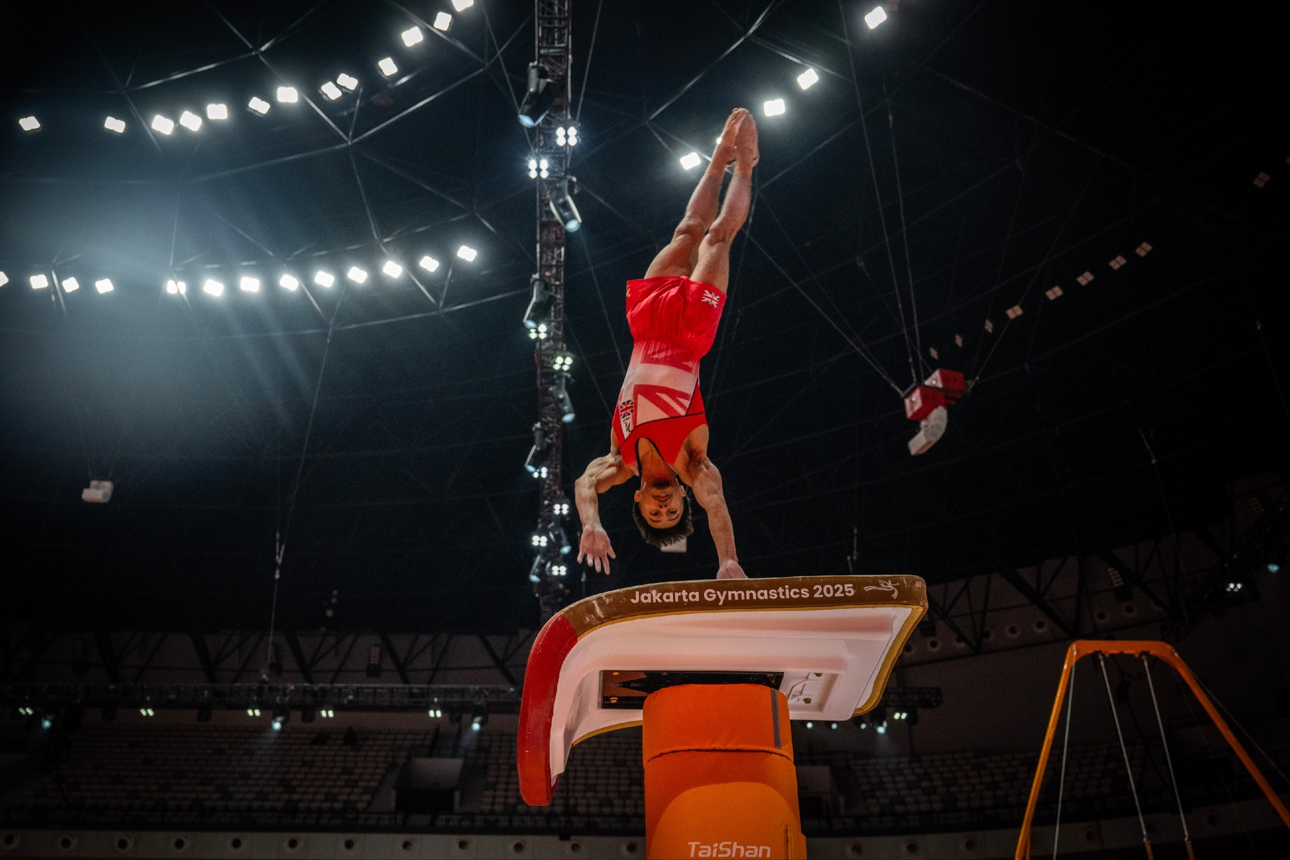 Kejuaraan Dunia Senam Artistik: Jake Jarman Raih Emas Lantai, Donnell Whittenburg Buktikan Ketangguhan di Usia 31 Tahun