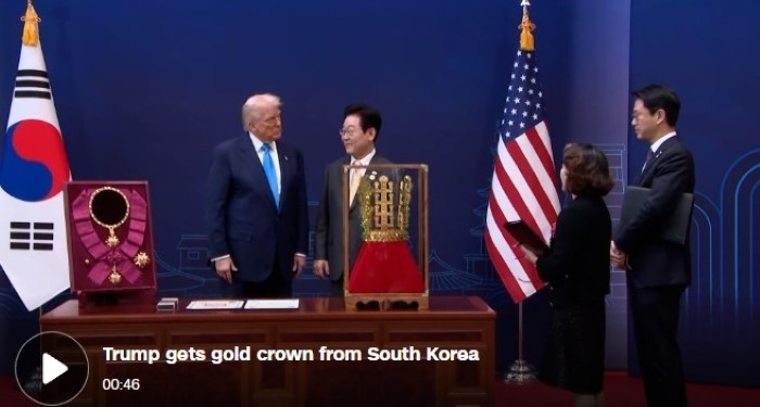 Trump Dapat Mahkota Emas dari Korea Selatan, Jamuan Mewah hingga Brownies Berlapis Emas!