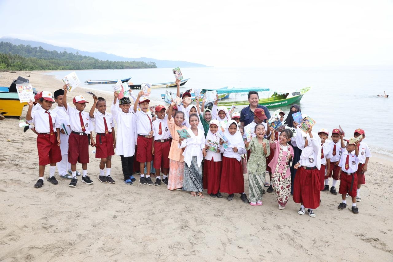 Pegadaian Luncurkan Kapal Literasi, Bawa Buku dan Harapan ke Kepulauan Sula