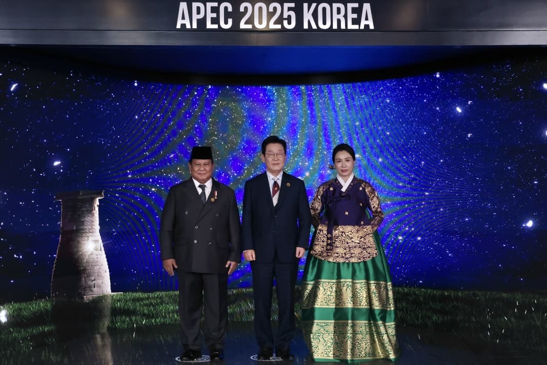 Penuh Keakraban, Prabowo Hadiri Jamuan Gala Dinner KTT APEC 2025
