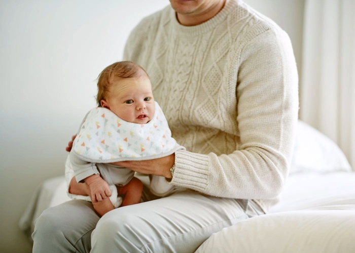 Bayi Sering Cegukan Saat Menyusui? Ini Penyebab dan Solusinya