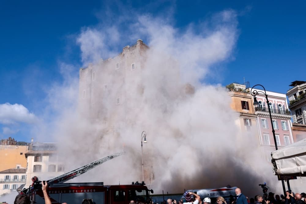 Penyelamatan Dramatis Gagal, Pekerja Tewas Setelah Terjebak Runtuhan Menara Abad ke-13 di Roma