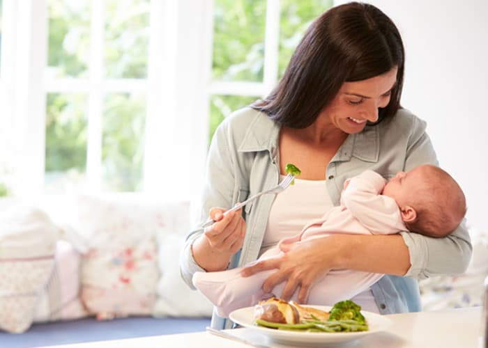 7 Jenis Makanan Terbaik untuk Ibu Menyusui dan Bayi Sehat