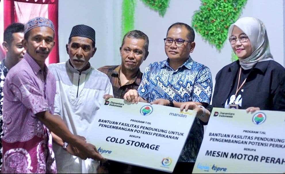 Perkuat Sektor Perikanan, Bank Mandiri Serahkan Bantuan Alat Tangkap ke Nelayan di Desa Bukamog Sulawesi Tengah