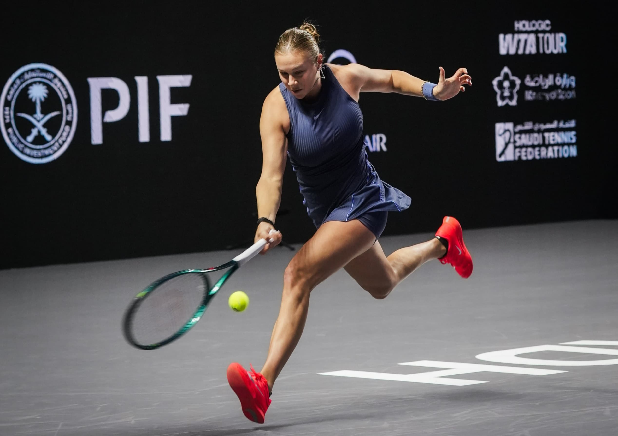 Final WTA: Balas Dendam Tuntas! Amanda Anisimova Tumbangkan Iga Swiatek untuk Amankan Semifinal