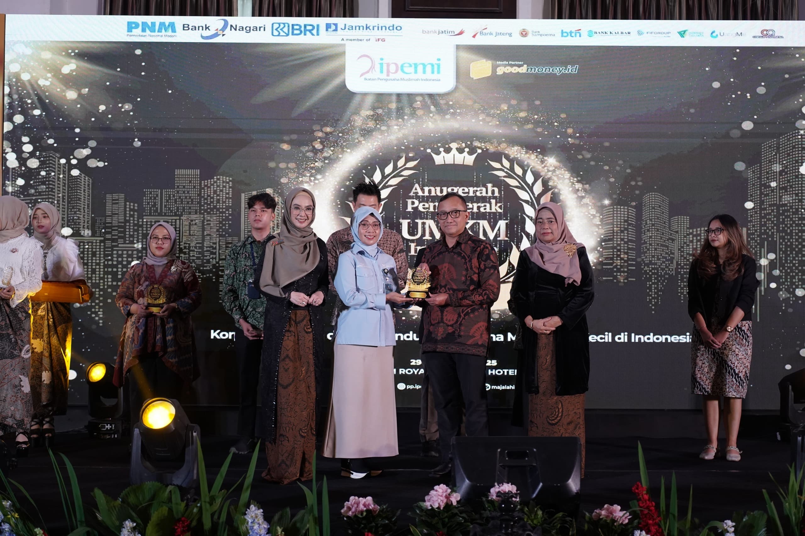 Dukung UMKM Indonesia, Indodana Finance Raih Penghargaan The Most Empowering Company for Entrepreneurship Skills Development and Responsible Operation
