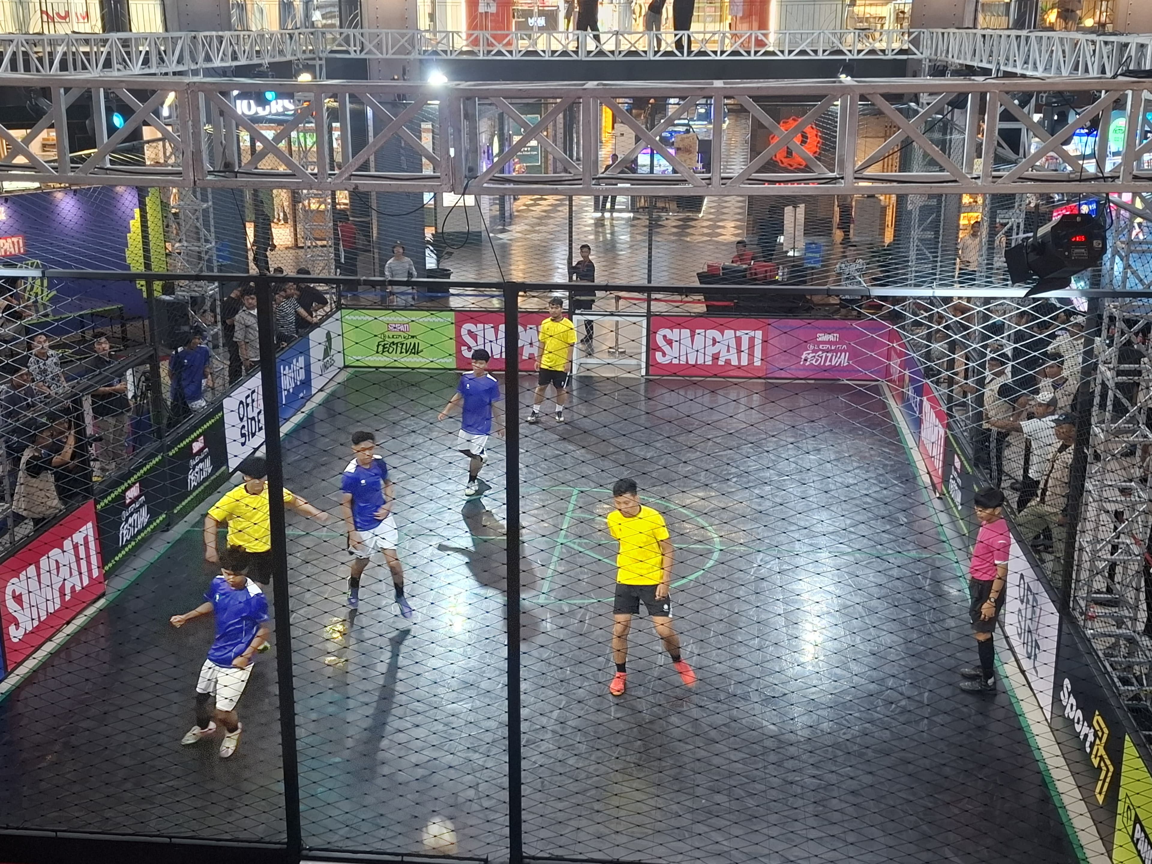 Offside Angkat Semangat Sepakbola Jalanan Lewat Turnamen 3x3 Soccer Cage, Patrice Evra Turut Meriahkan Acara