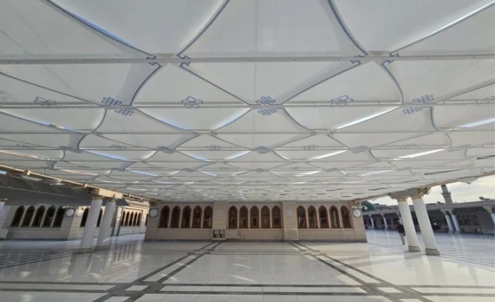 Masjid Nabawi Kini Punya Kanopi Canggih, Ibadah Jamaah Jadi Lebih Nyaman di Musim Panas
