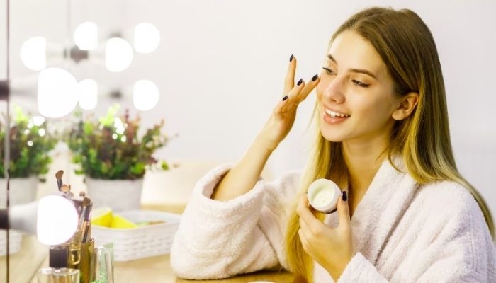 7 Rekomendasi Skincare Whitening Terbaik untuk Kulit Berminyak yang Sudah BPOM