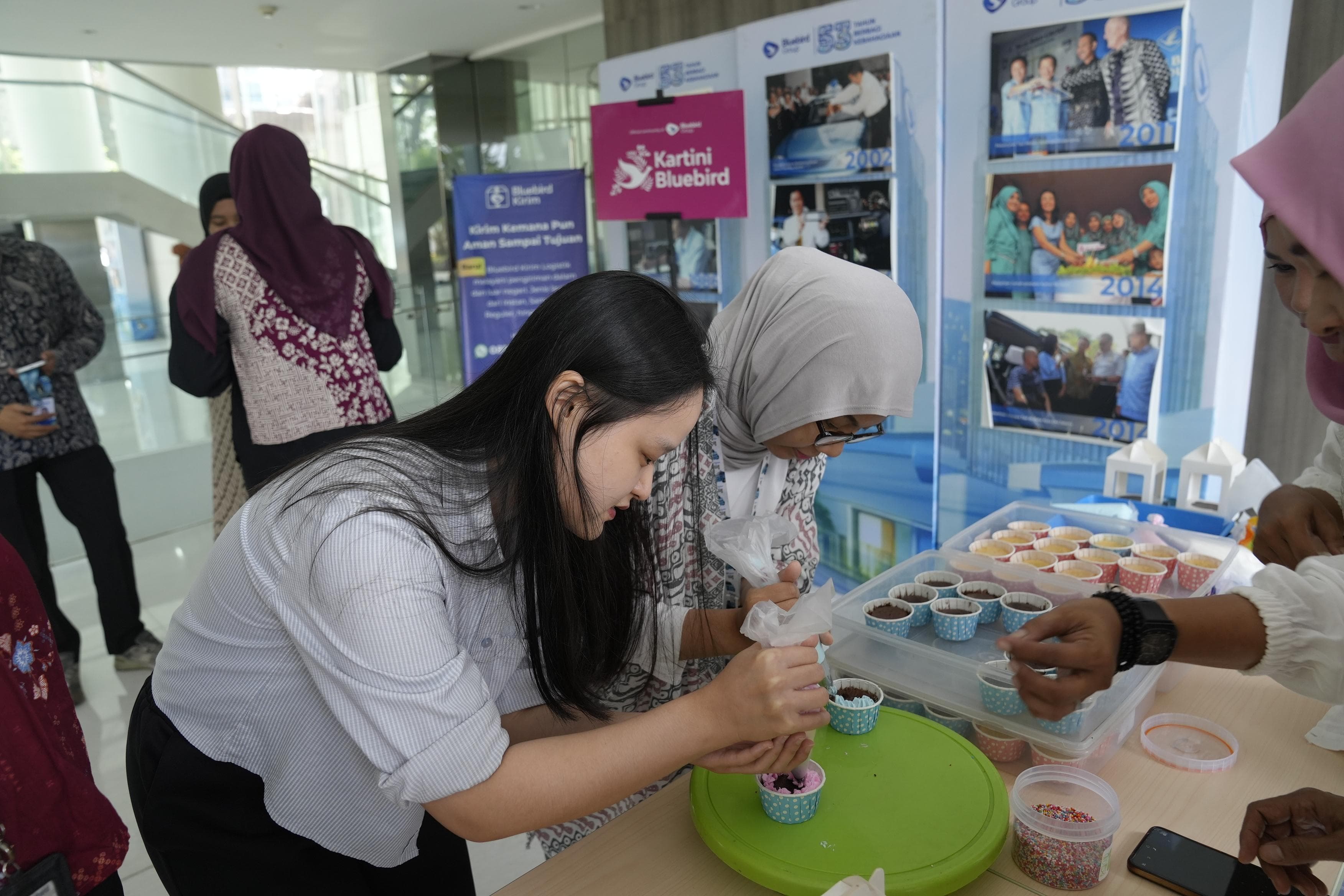 Kartini Bluebird Dorong Kemandirian Perempuan Lewat Pelatihan dan UMKM