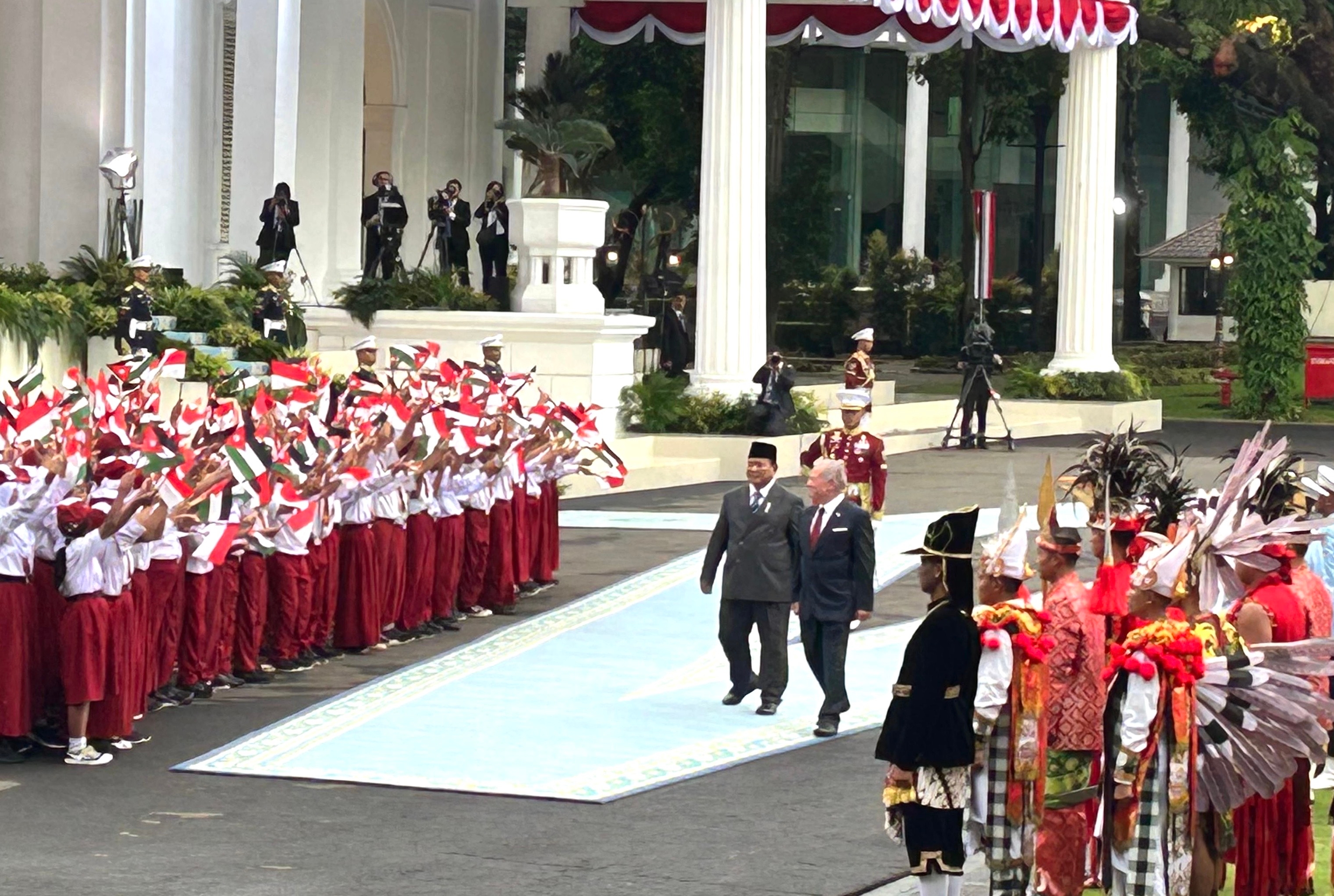 Diiringi Upacara Kenegaraan, Prabowo Sambut Raja Abdullah II di Istana Negara
