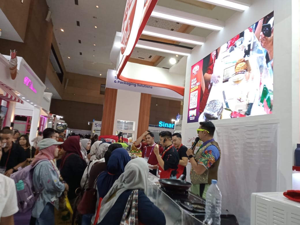 Paguyuban Ibu-ibu UMKM Serbu Booth Padi Flour Nusantara di SIAL InterFOOD 2025