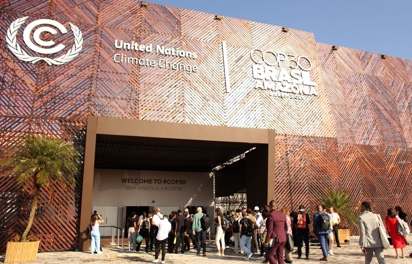 Indonesia Perkuat Aksi Iklim Global, PLN Teken Program Insentif GBI di COP30