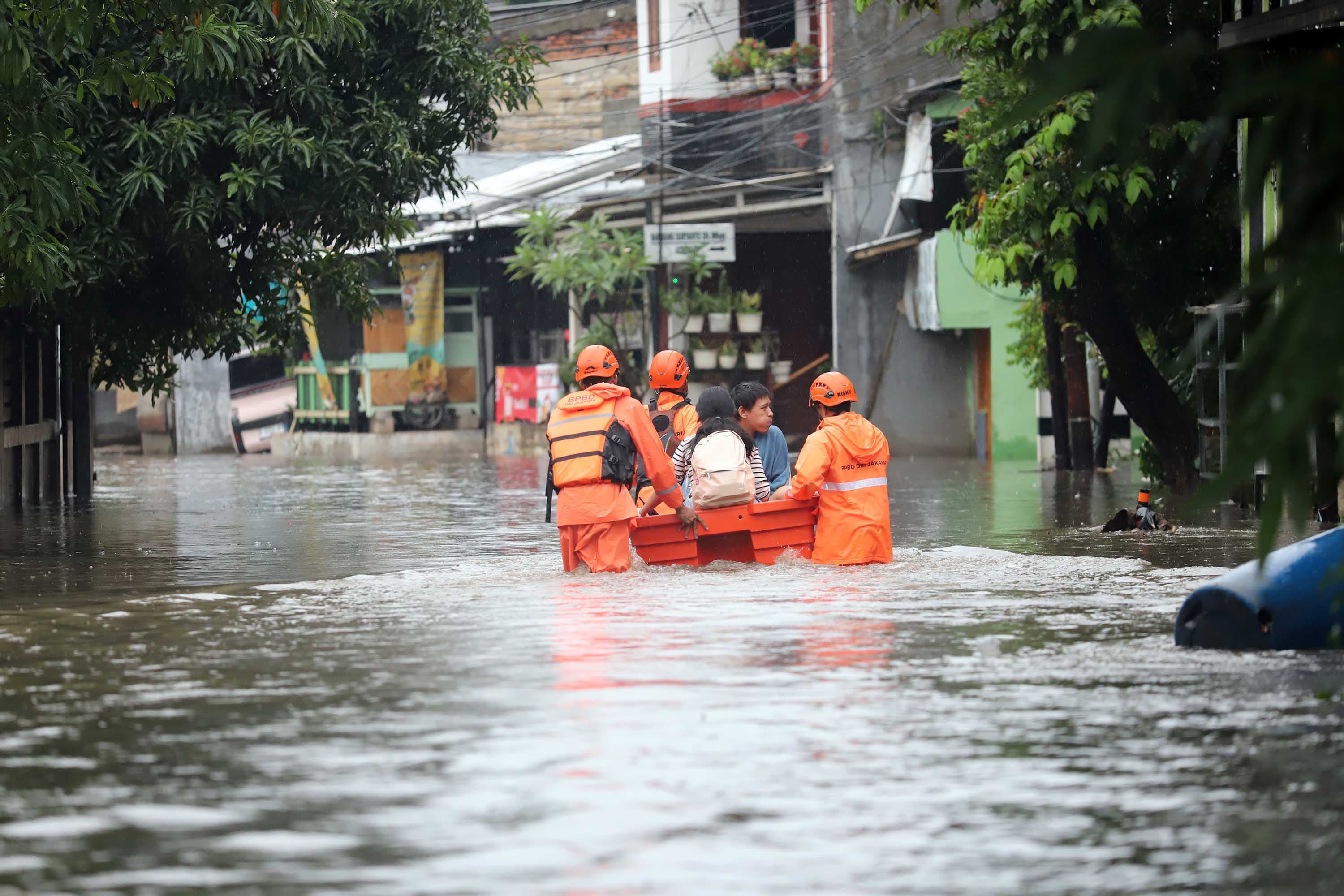 Pemprov Jakarta Kerahkan Seluruh Perangkat Pengendalian Banjir Antisipasi Cuaca Ekstrem