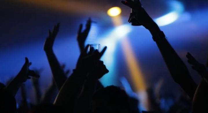 Fenomena Kafe “Ngebir” Non-Alkohol di Arab Saudi Jadi Sorotan Publik