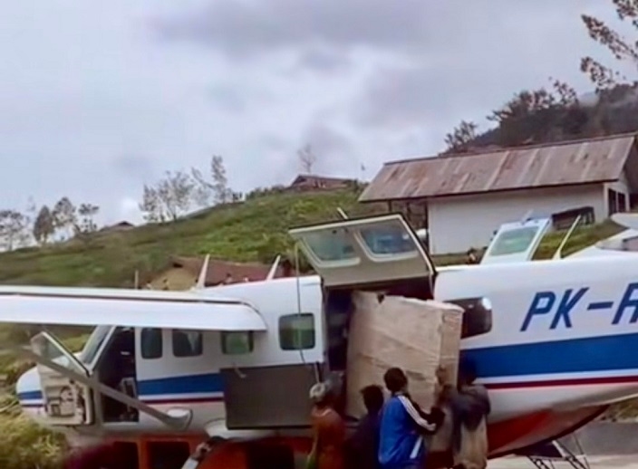 Smartboard Kiriman Prabowo Tiba di Distrik Okbibab, Bikin Pendidikan Pedalaman Rasa Kota Besar