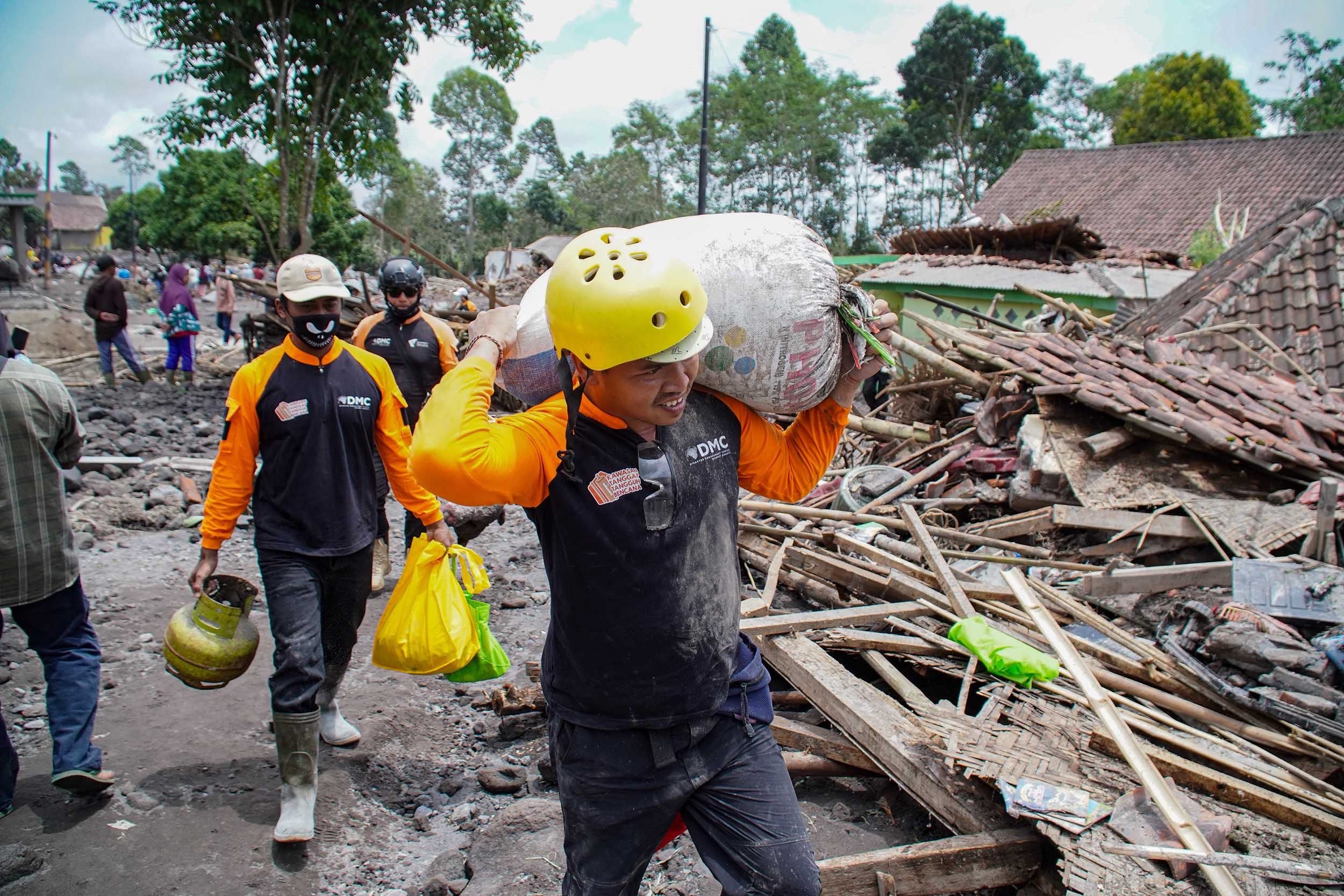 Status Semeru Naik ke Level Awas, Kementerian PU Siagakan Pemantauan Keamanan Jembatan dan Akses Jalan
