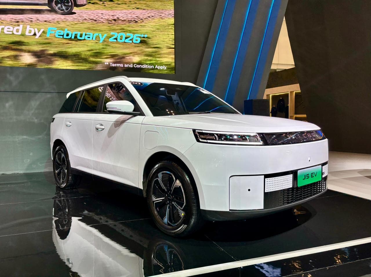 JAECOO Umumkan Pemesanan J5 EV Tembus 6.000 Unit pada GJAW 2025