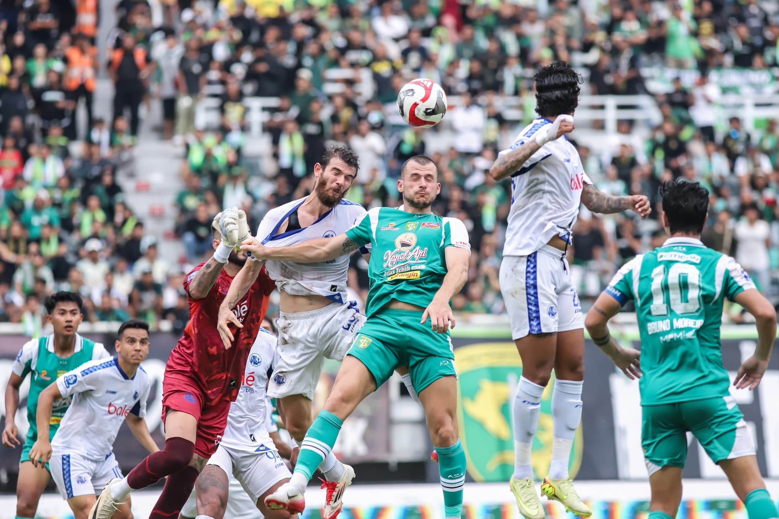 Persebaya vs Arema: Derbi Jawa Timur Berakhir Imbang 1-1 di Gelora Bung Tomo