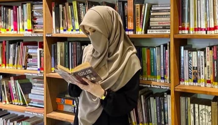Profil Lengkap Tinandrose, Penulis Buku yang Jadi Calon Istri Fiki Naki