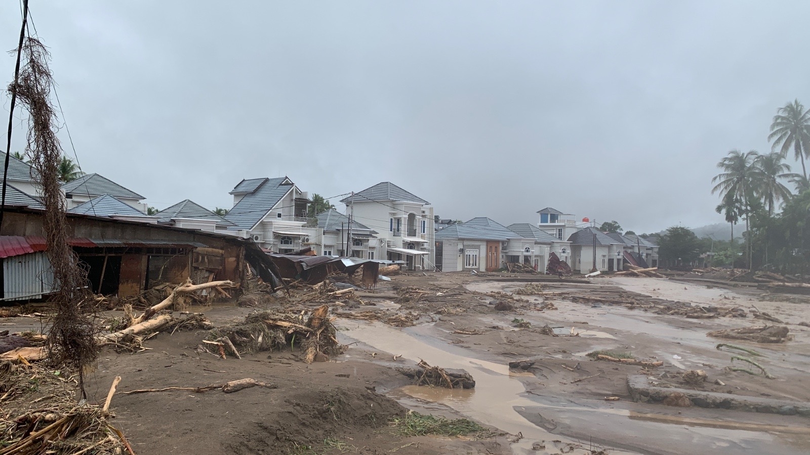 Dampak Cuaca Ekstrem di Kota Padang: Banjir Bandang dan Longsor Meluas ke 7 Kecamatan