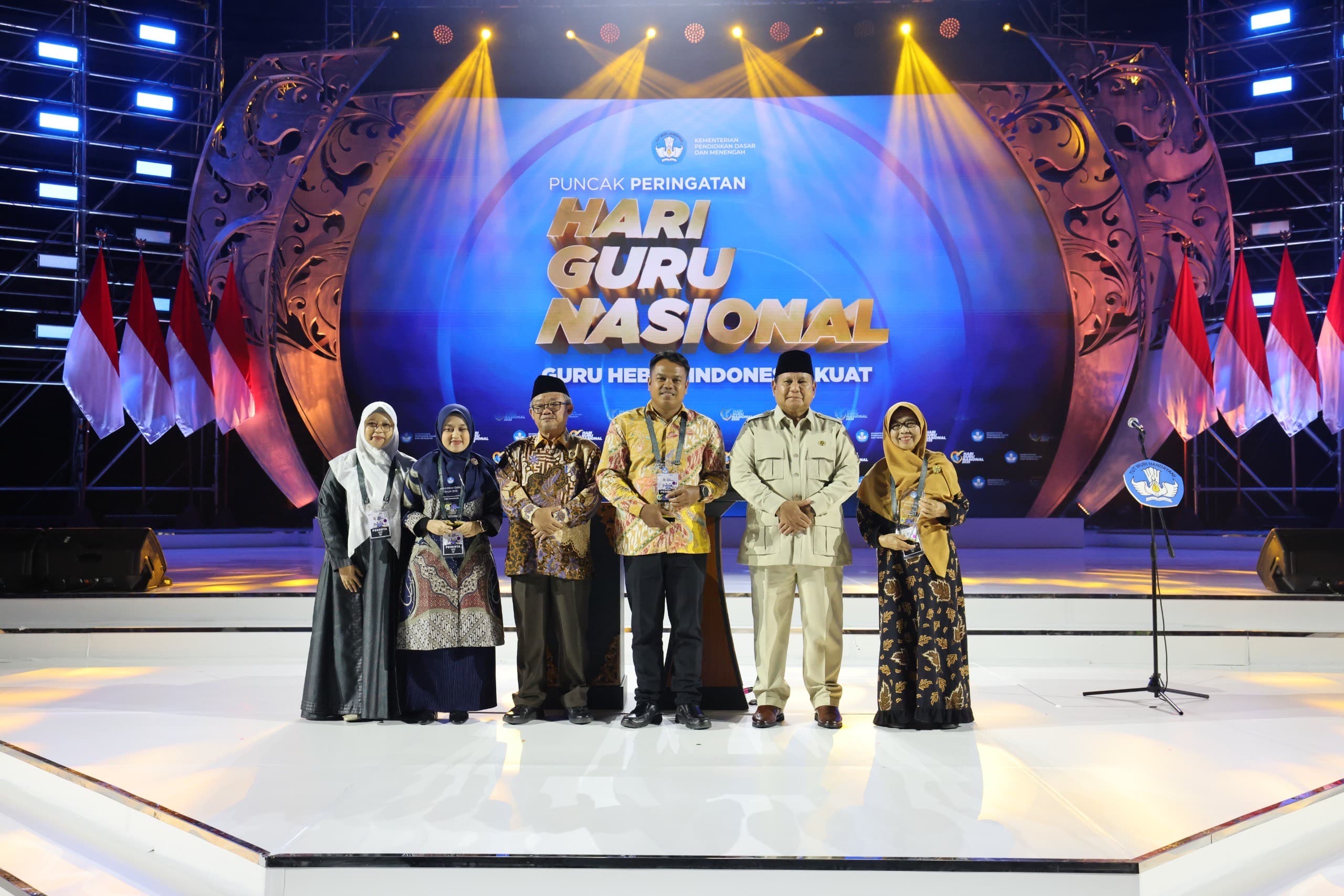 Puncak Peringatan Hari Guru Nasional 2025, Prabowo Beri Penghargaan ke Tiga Pengajar Berprestasi