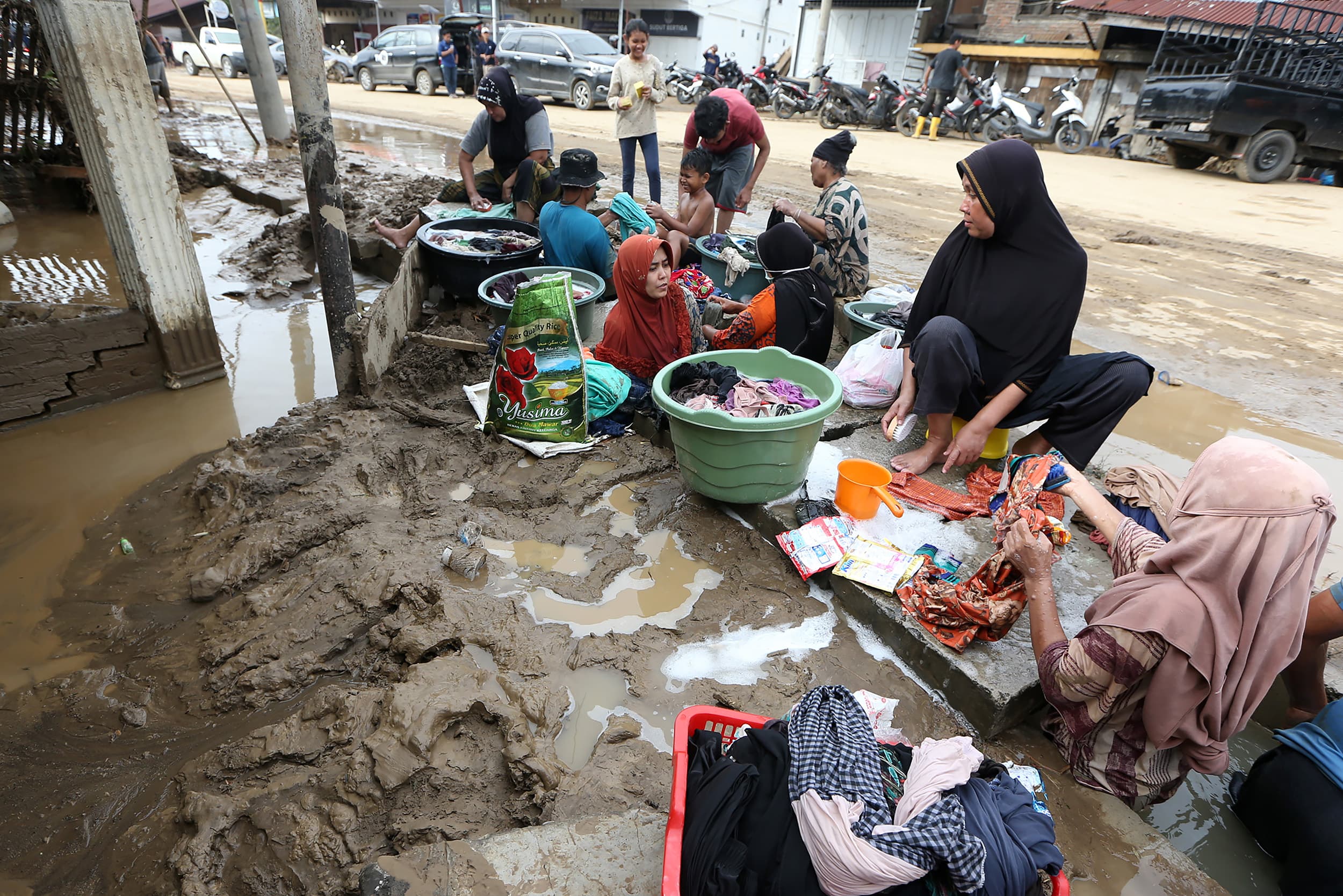 Kemensos Sesuaikan Penyaluran Bansos di Aceh, Sumut, dan Sumbar Usai Banjir–Longsor