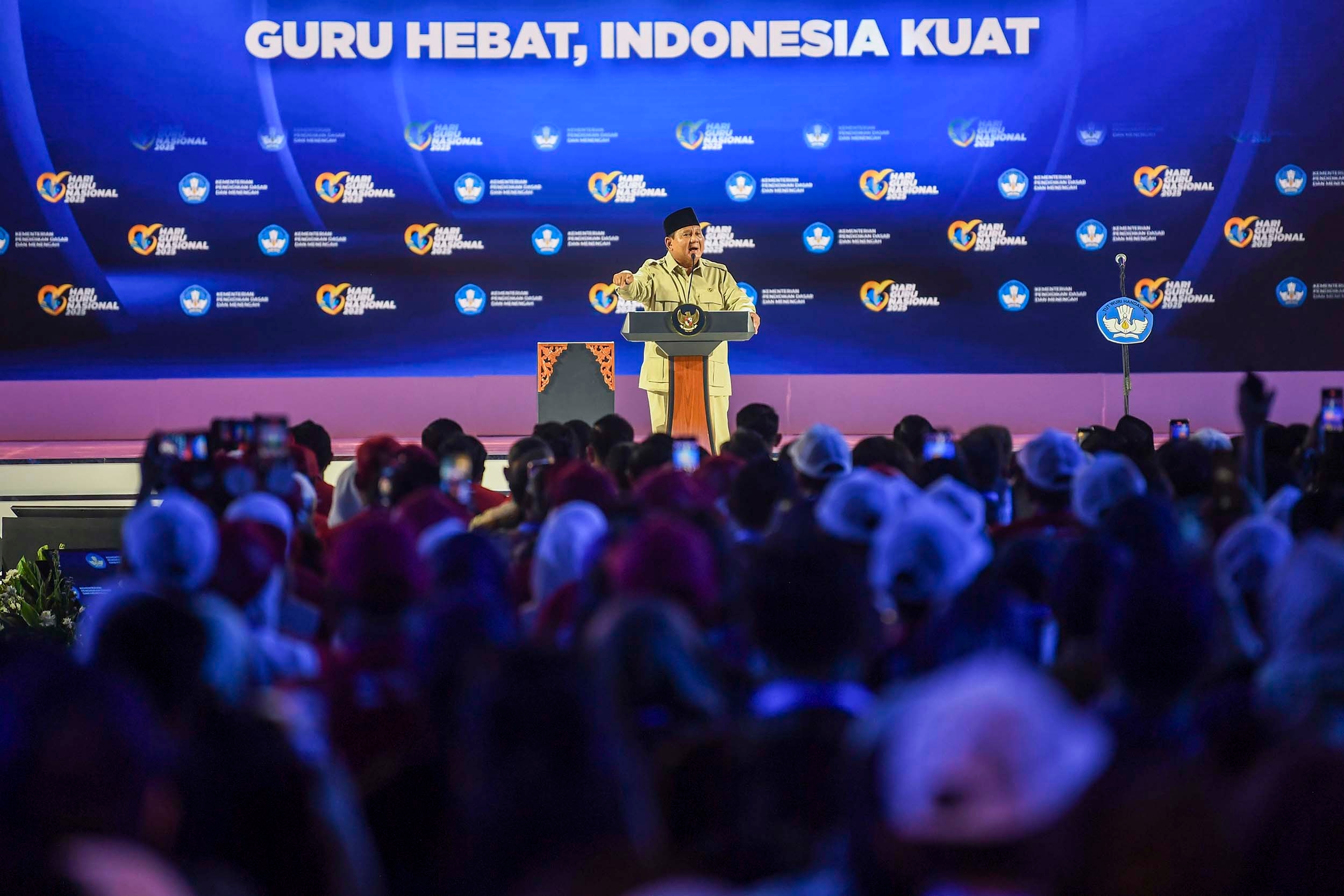 Prabowo Bakal Bangun 300 Ribu Jembatan, Tak Mau Lagi Ada Siswa Nyebrang Sungai untuk ke Sekolah