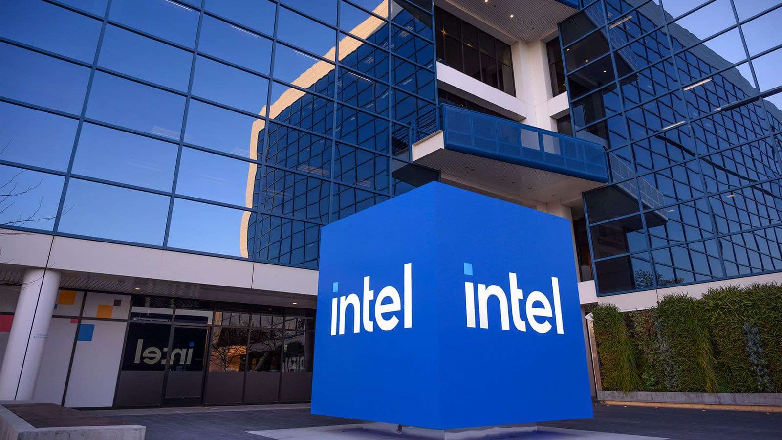 Intel Berpeluang Kembali Memasok Chip untuk Apple pada 2027