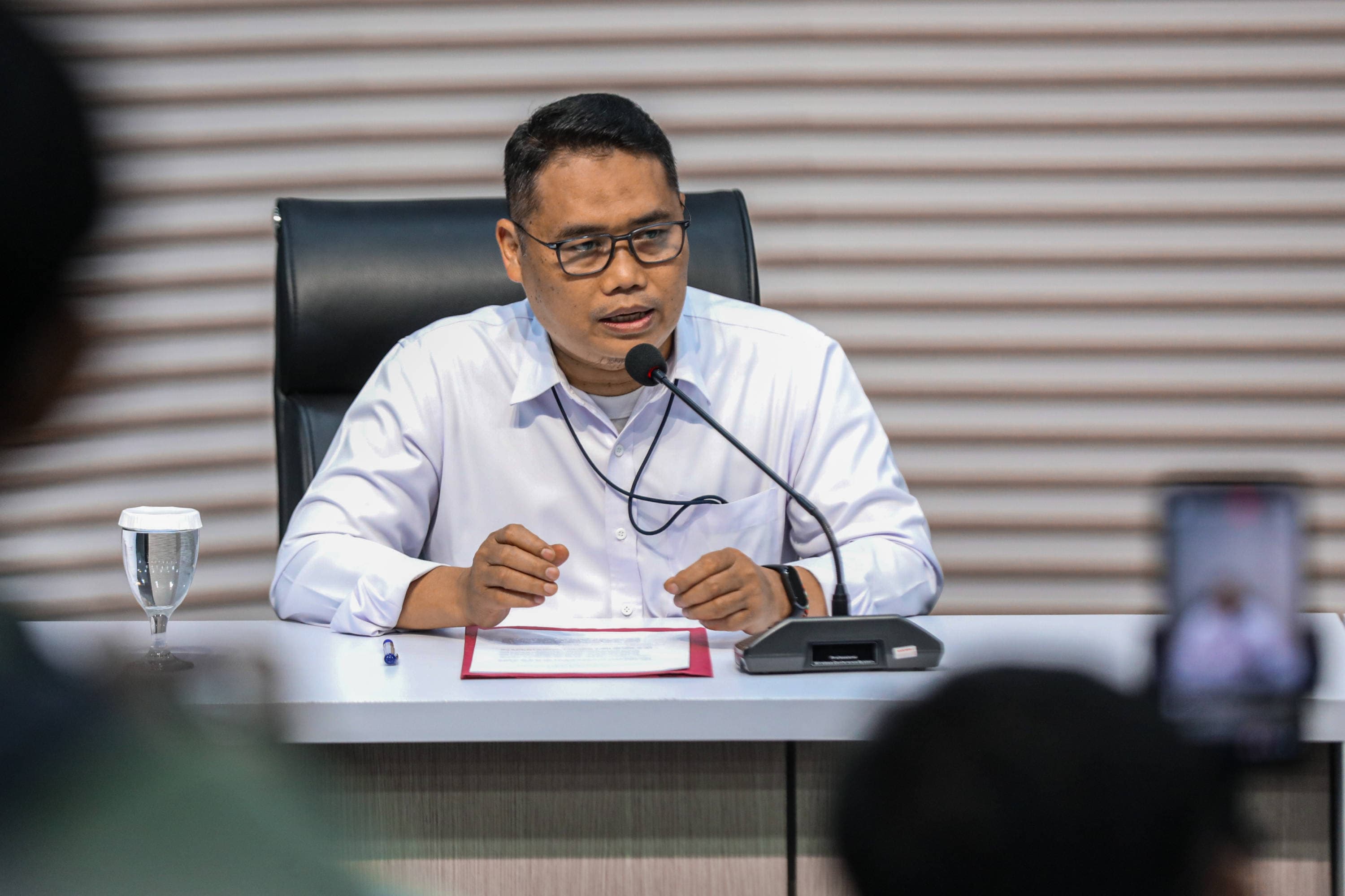 KPK Jerat Bupati Bekasi dan Ayahnya sebagai Tersangka