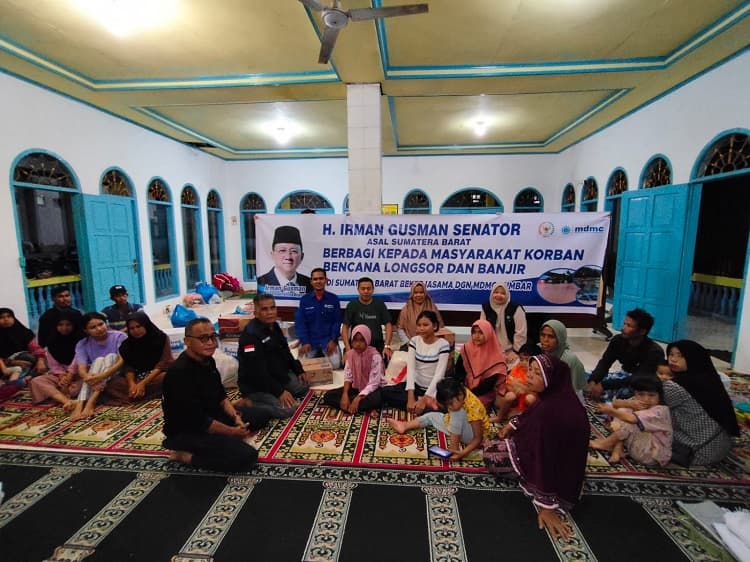 Peduli Korban Bencana, Senator Sumbar Serahkan Bantuan ke Berbagai Daerah